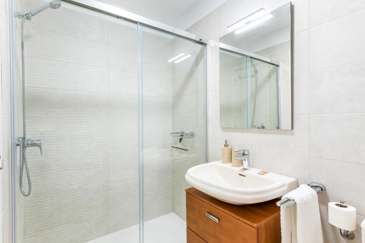 Beachfront Triplex With Swimming Pool & Parking Radazul Bagian luar foto
