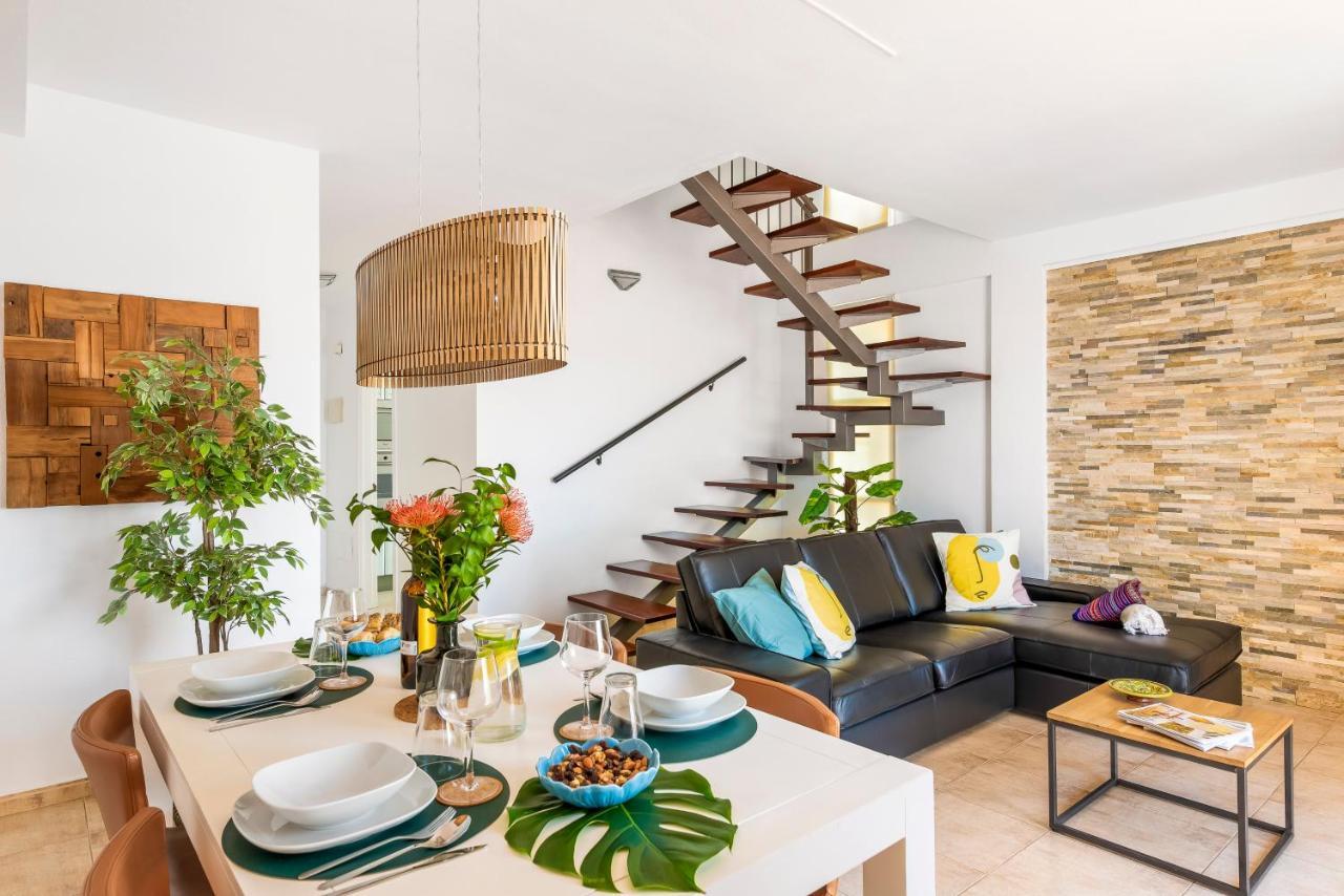 Beachfront Triplex With Swimming Pool & Parking Radazul Bagian luar foto